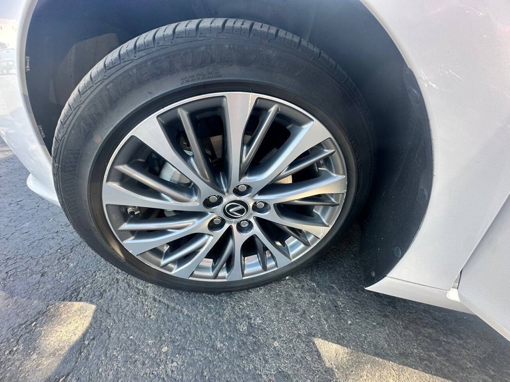 2021 Lexus ES 300 Image 28