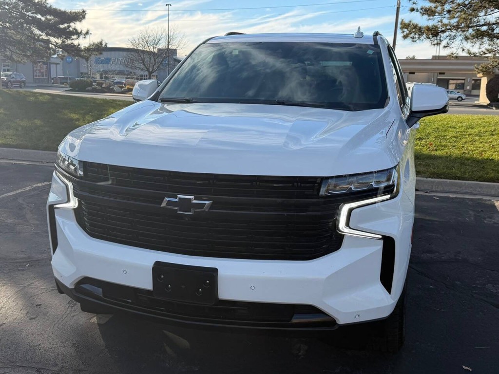 2023 Chevrolet Tahoe Image 2