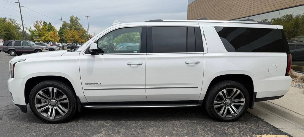 2018 GMC Yukon Image 3