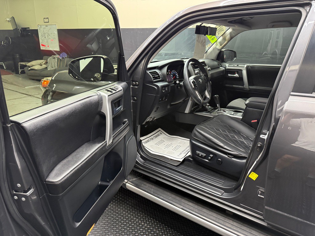 2015 Toyota 4Runner Image 6