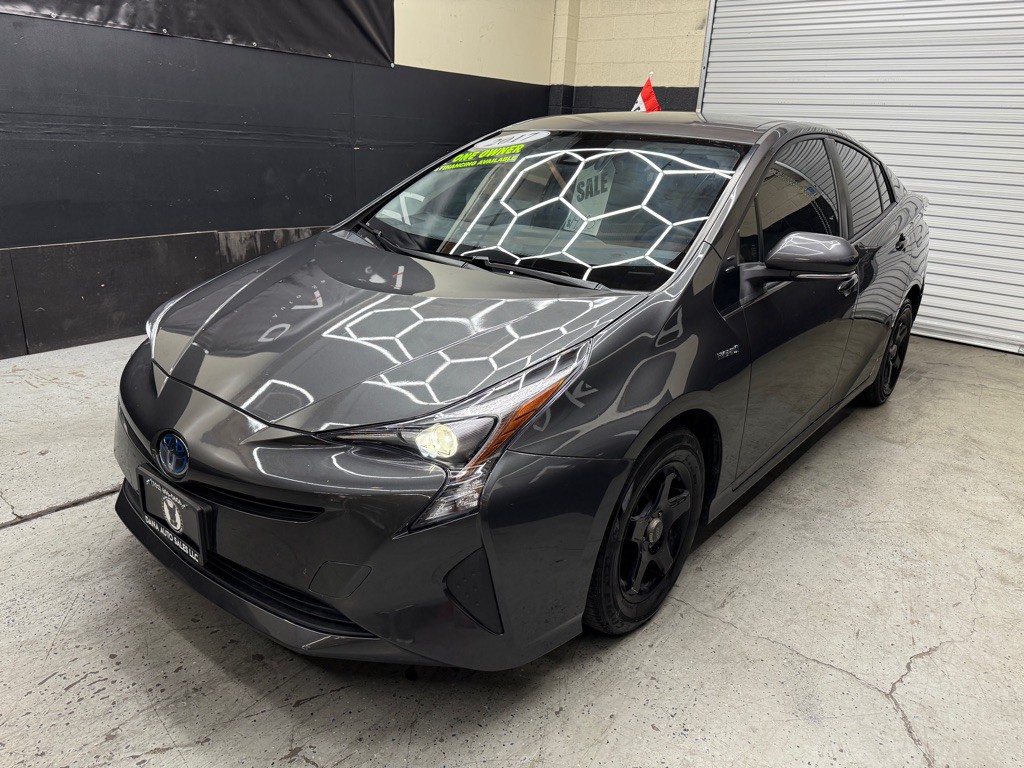 2017 Toyota Prius Image 2