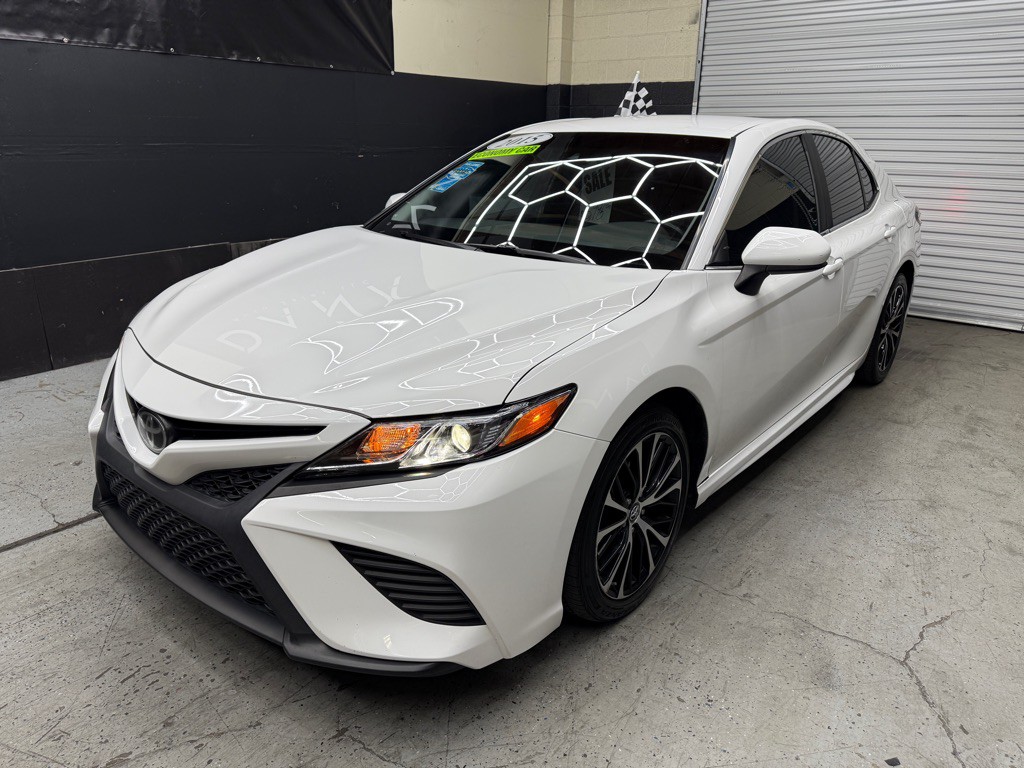 2018 Toyota Camry Image 2