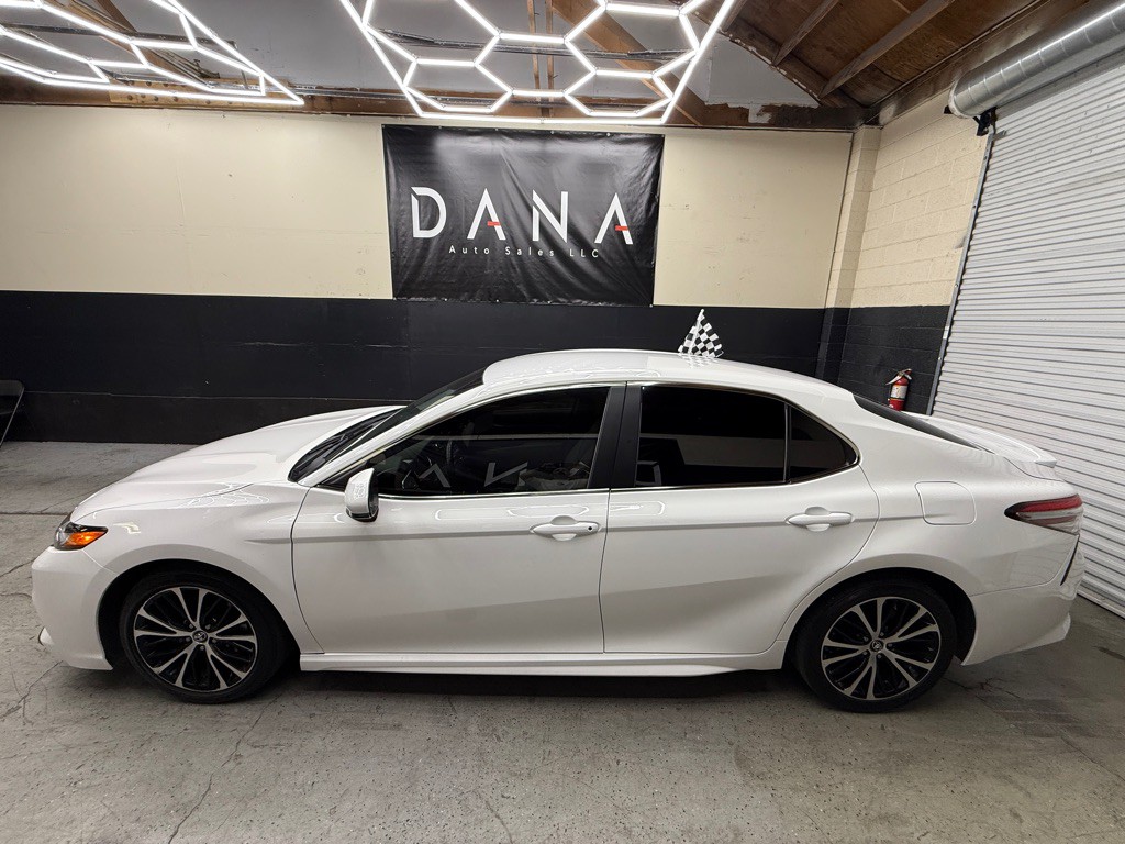 2018 Toyota Camry Image 3