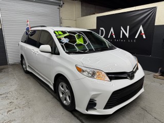 Image for 2018 Toyota Sienna LE ID: 6856847
