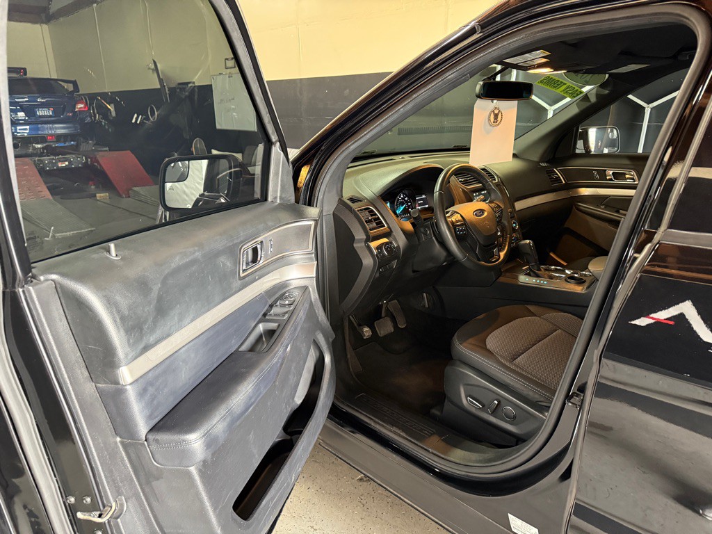 2017 Ford Explorer Image 5