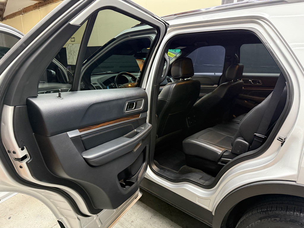 2016 Ford Explorer Image 8