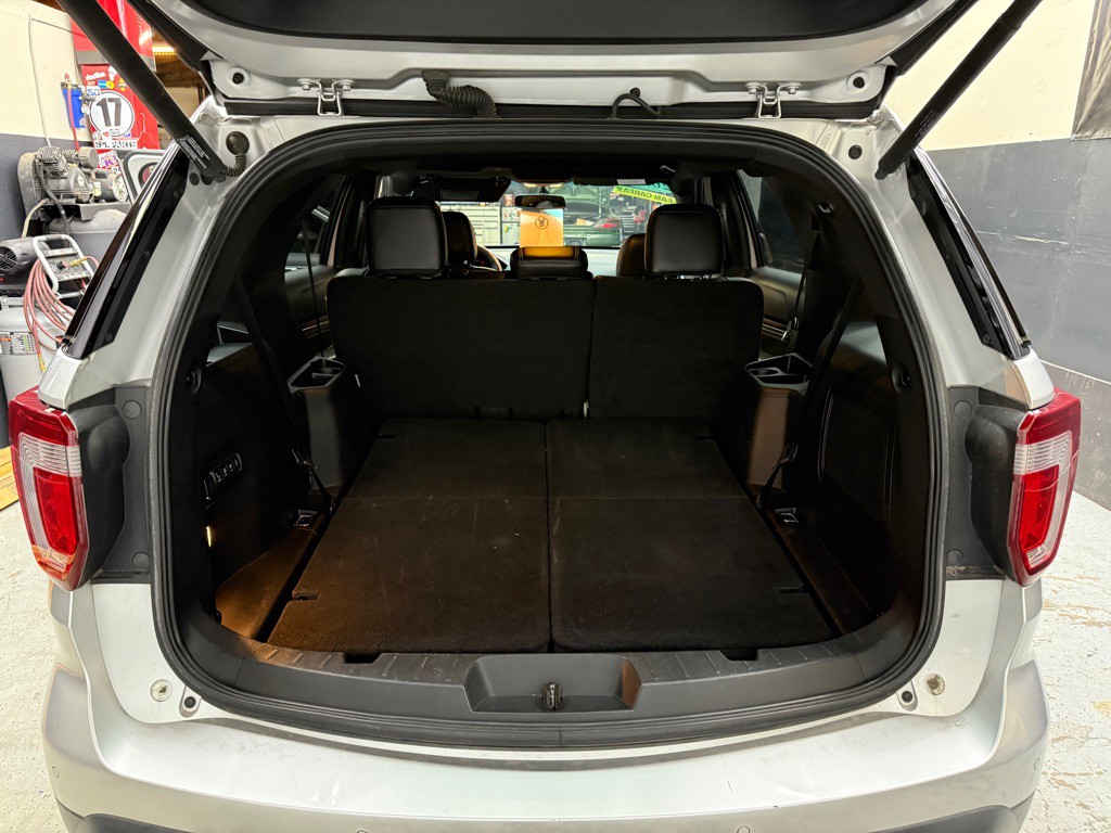 2016 Ford Explorer Image 9