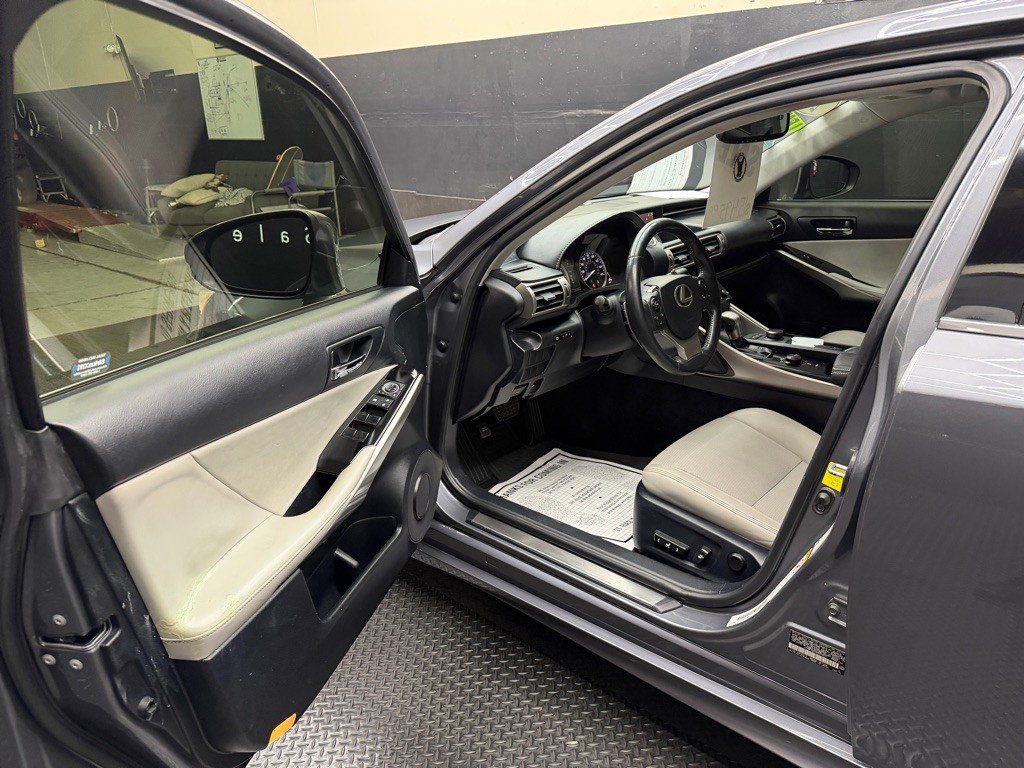 2014 Lexus IS Image 6