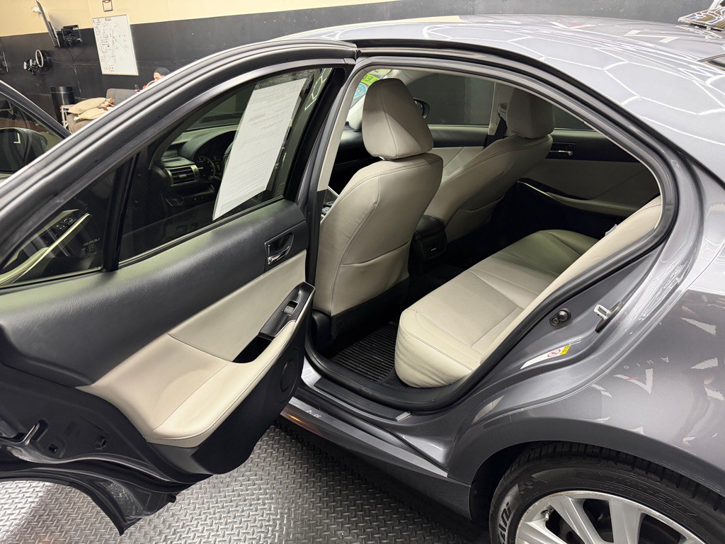 2014 Lexus IS Image 8