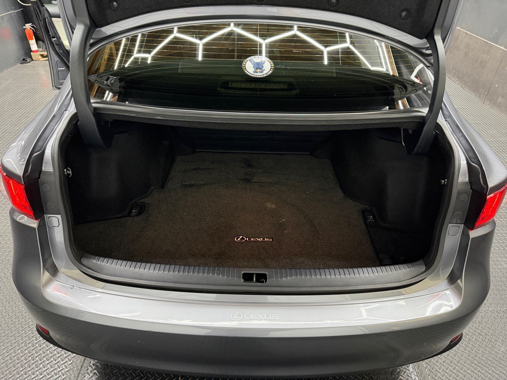 2014 Lexus IS Image 9