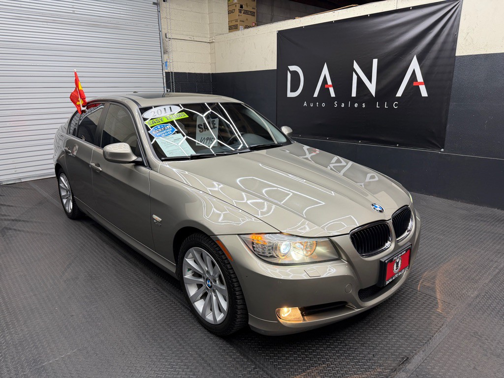 2011 BMW 3 Series Image 1