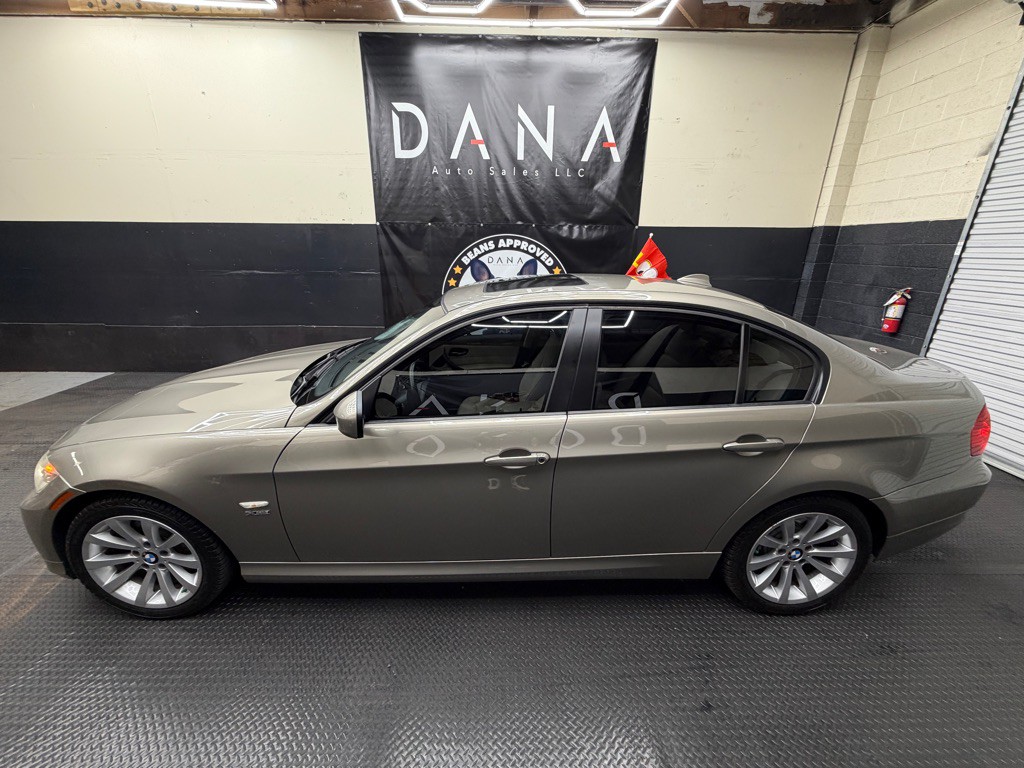 2011 BMW 3 Series Image 3
