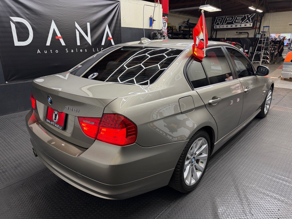 2011 BMW 3 Series Image 5