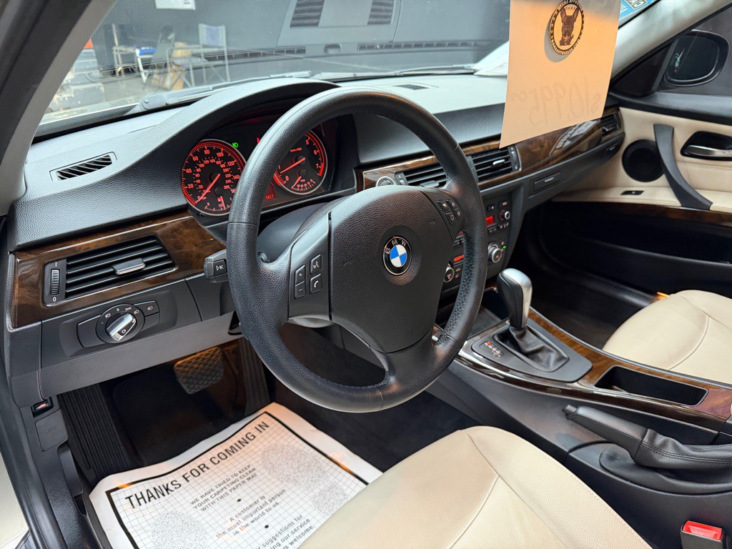 2011 BMW 3 Series Image 7