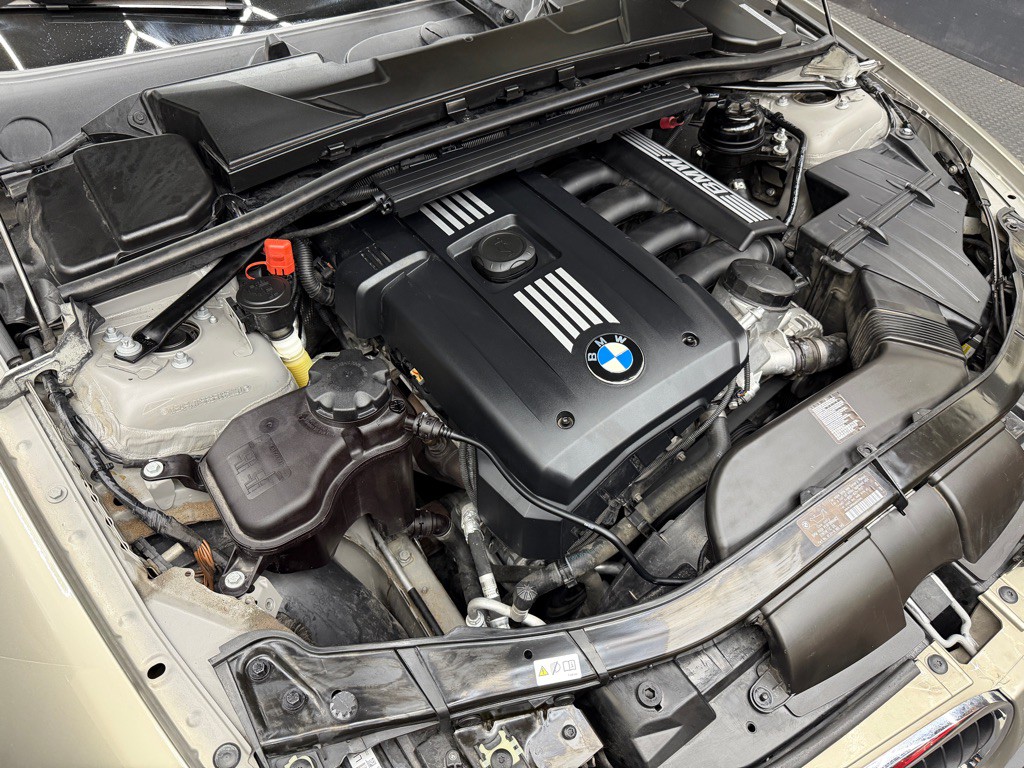 2011 BMW 3 Series Image 10