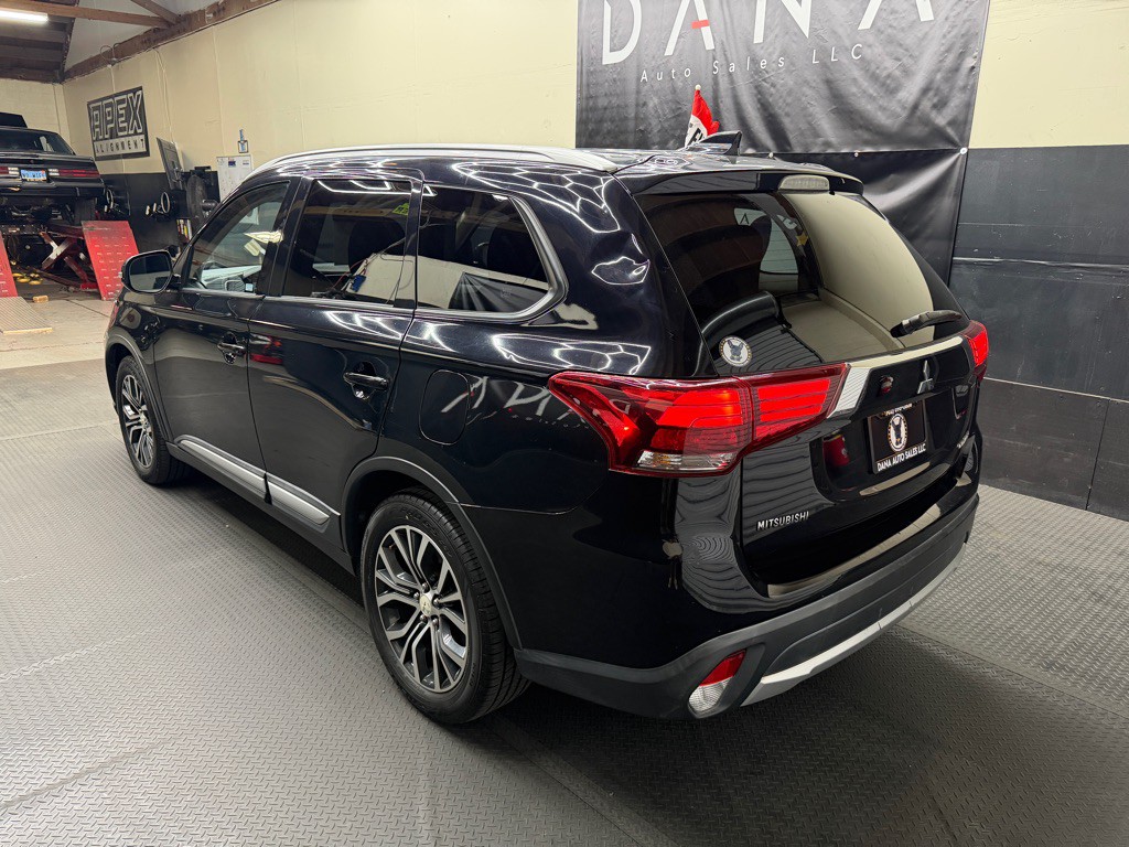 2017 Mitsubishi Outlander Image 4
