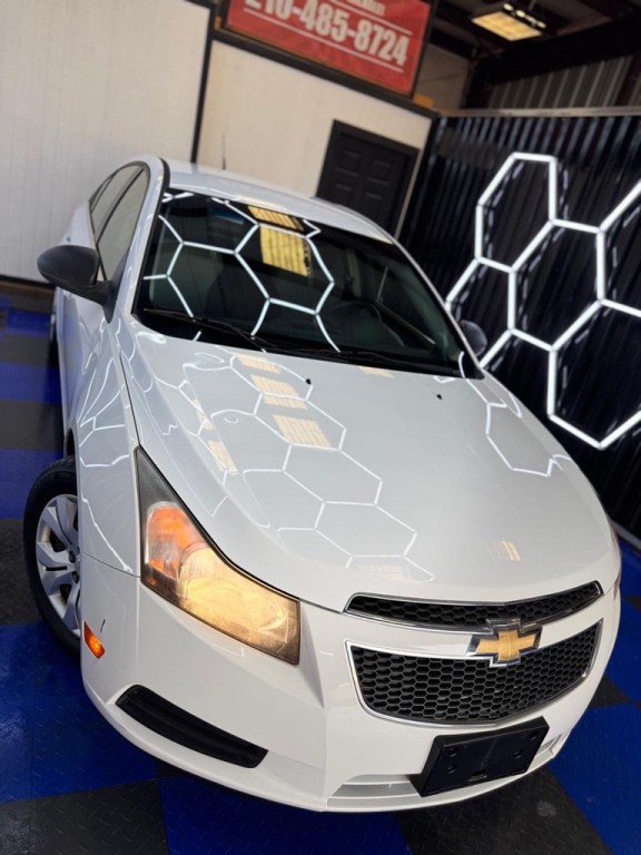 2012 Chevrolet Cruze Image 1