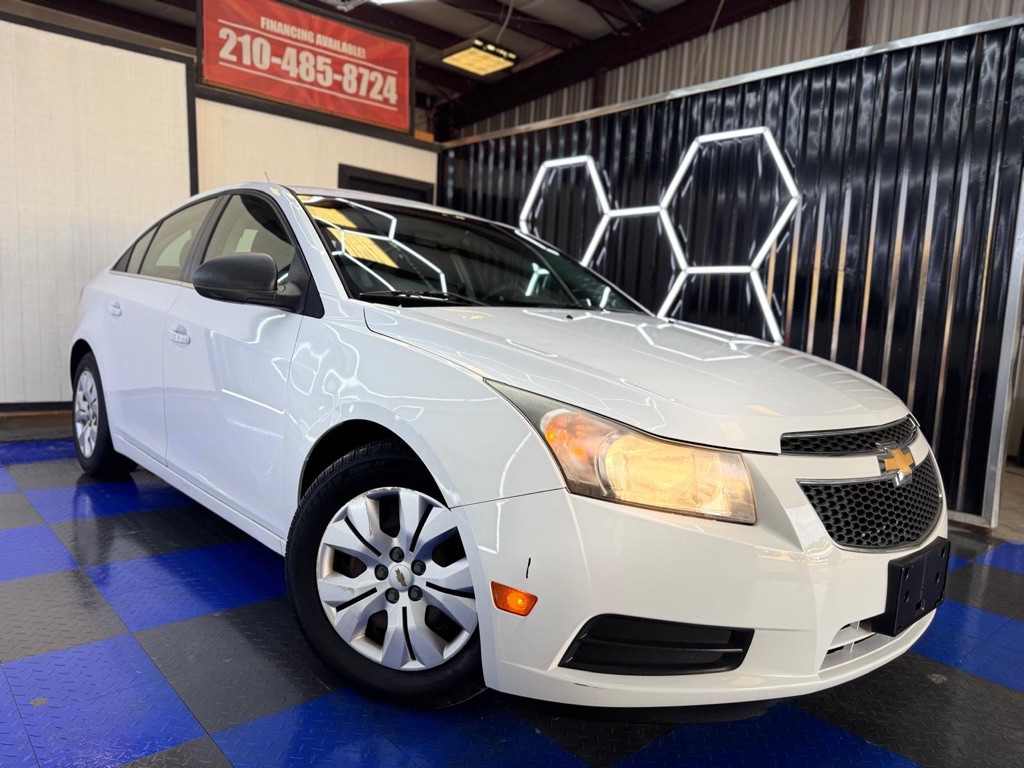 2012 Chevrolet Cruze Image 2