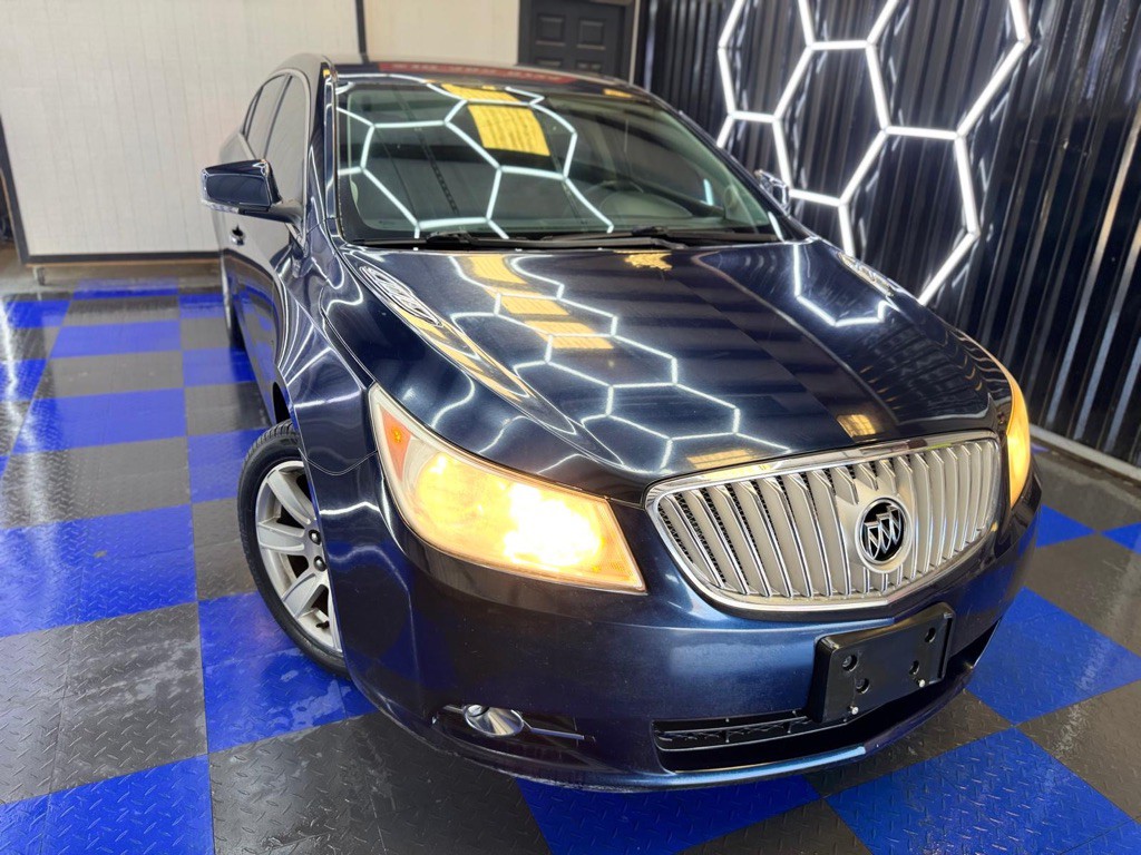 2011 Buick Lacrosse Image 2