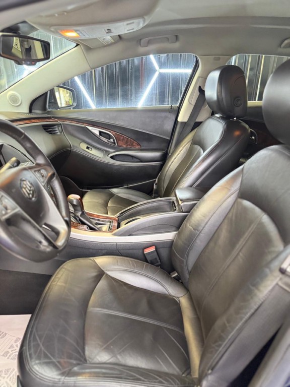 2011 Buick Lacrosse Image 18
