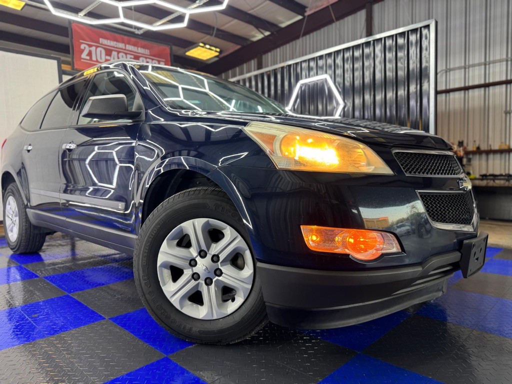2010 Chevrolet Traverse Image 3
