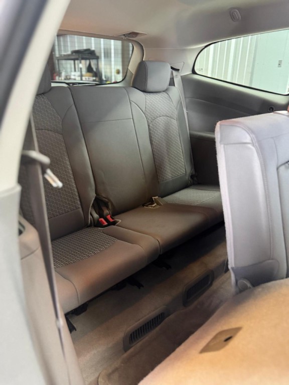 2010 Chevrolet Traverse Image 15