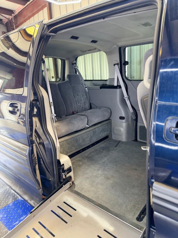 2005 Pontiac Montana Image 16