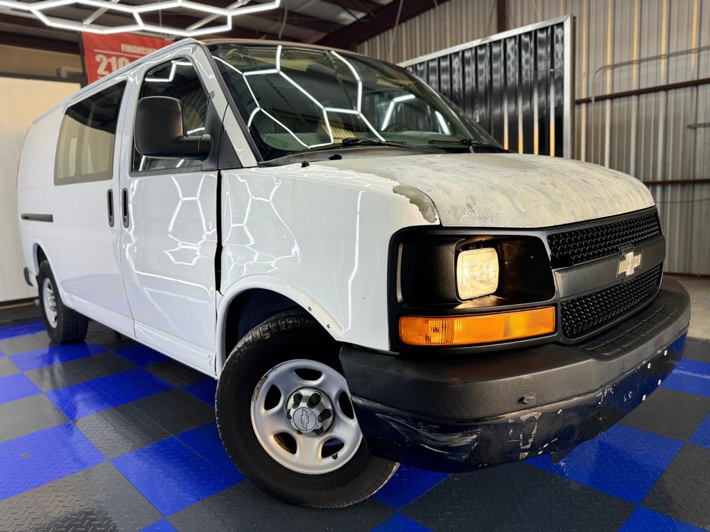 2007 Chevrolet Express Image 2
