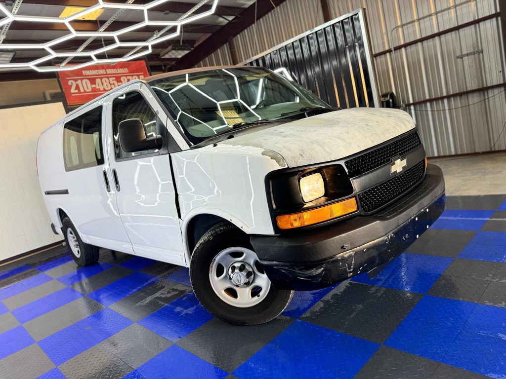 2007 Chevrolet Express Image 3