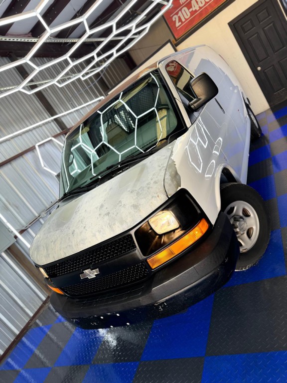 2007 Chevrolet Express Image 10