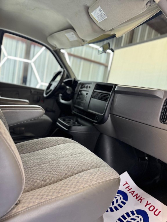 2007 Chevrolet Express Image 11