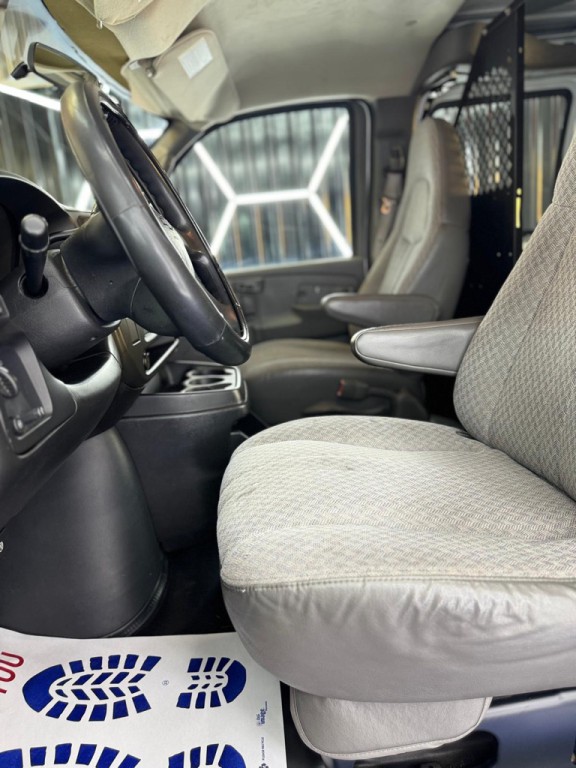 2007 Chevrolet Express Image 12