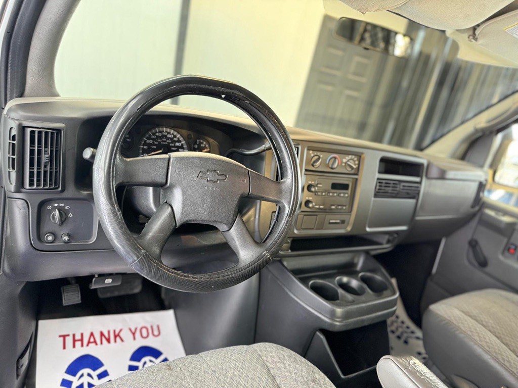 2007 Chevrolet Express Image 13