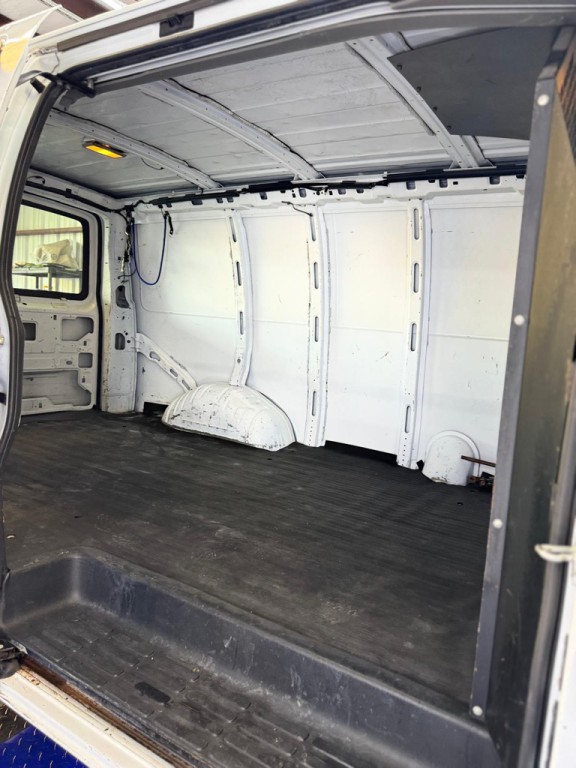 2007 Chevrolet Express Image 14