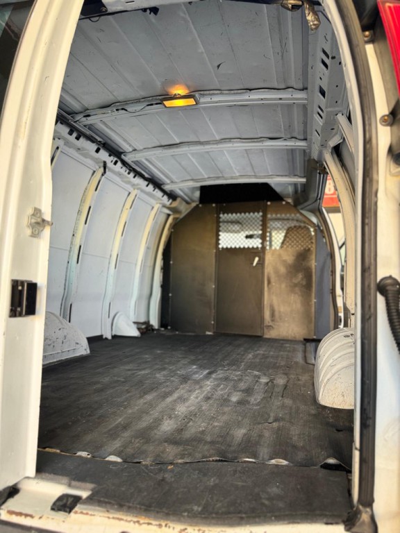 2007 Chevrolet Express Image 16