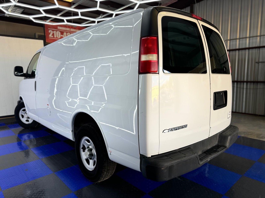 2007 Chevrolet Express Image 17