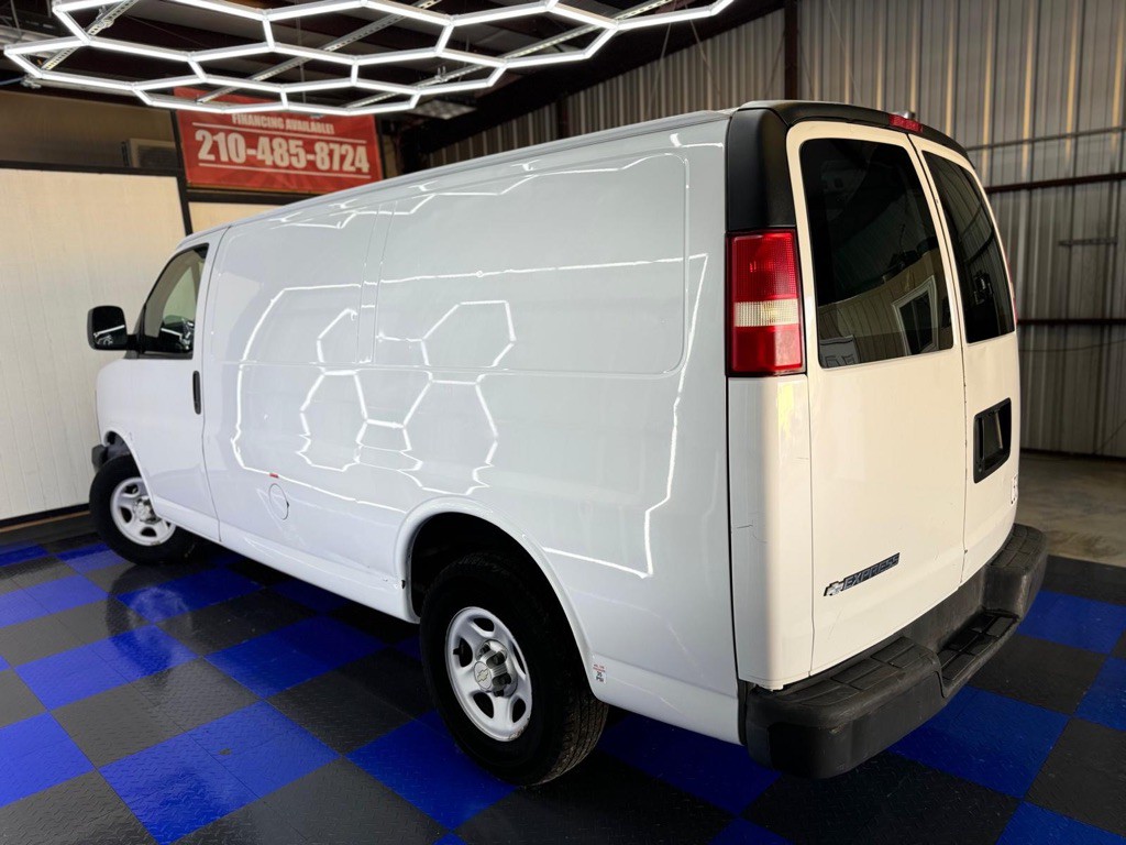 2007 Chevrolet Express Image 18