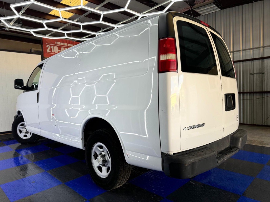 2007 Chevrolet Express Image 19