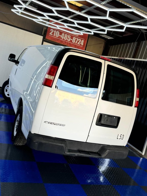 2007 Chevrolet Express Image 21