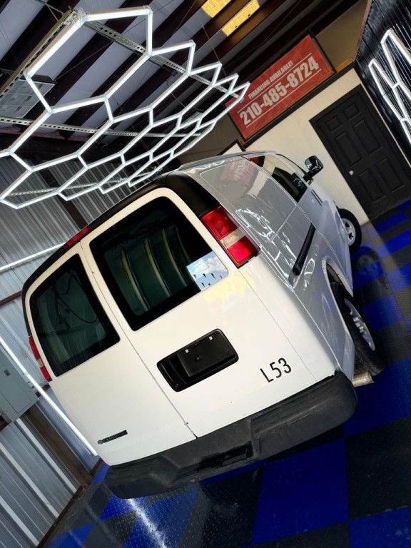 2007 Chevrolet Express Image 22