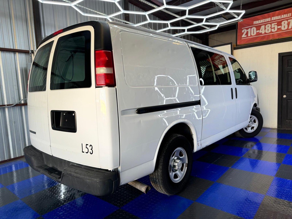 2007 Chevrolet Express Image 23