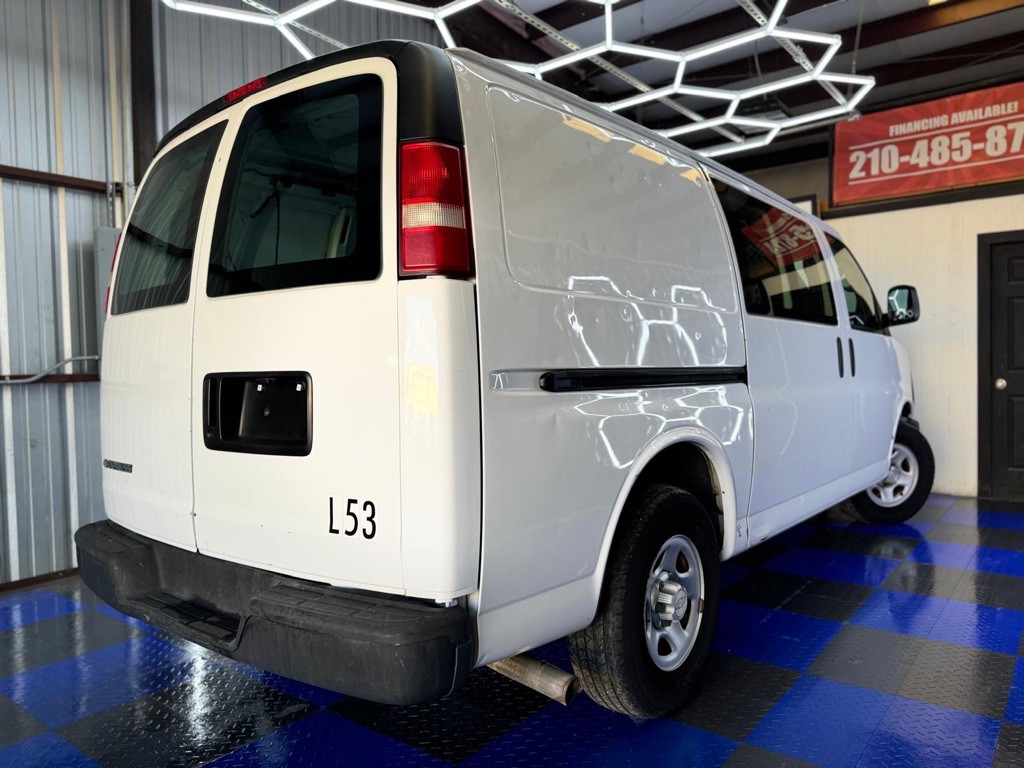 2007 Chevrolet Express Image 24