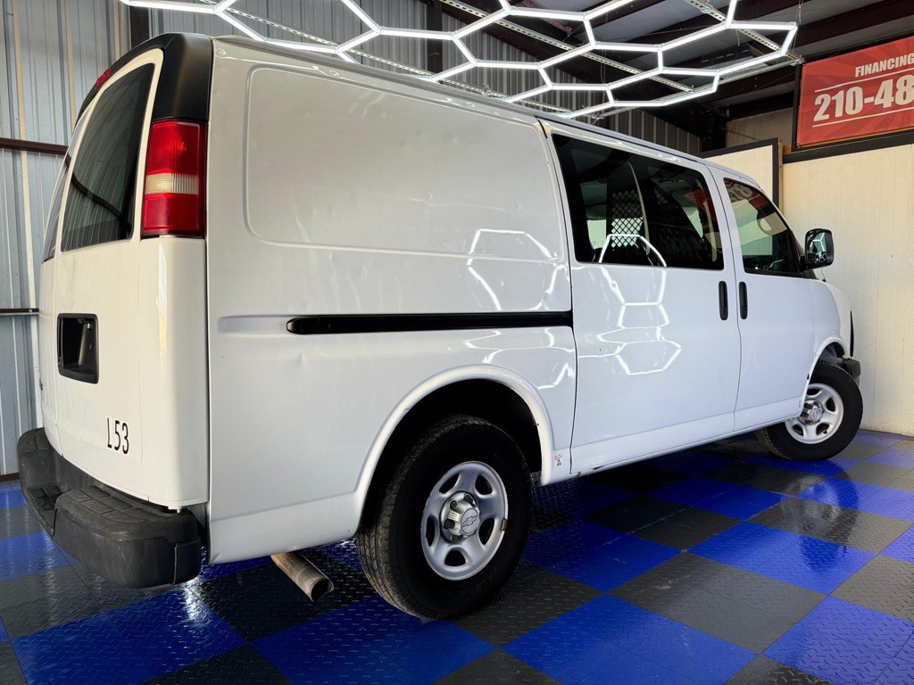 2007 Chevrolet Express Image 25