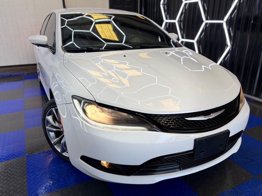 2015 Chrysler 200 Image 3