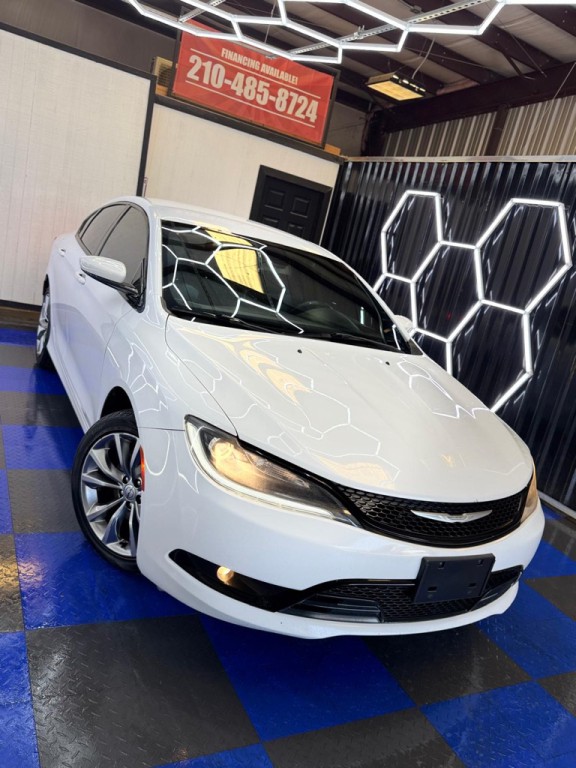 2015 Chrysler 200 Image 5
