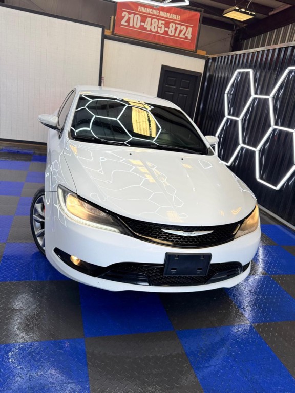 2015 Chrysler 200 Image 6