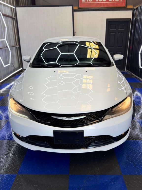 2015 Chrysler 200 Image 8