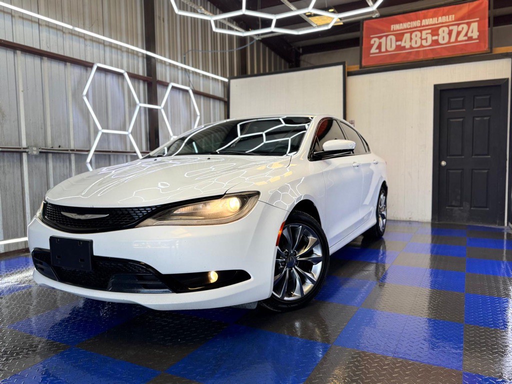 2015 Chrysler 200 Image 10