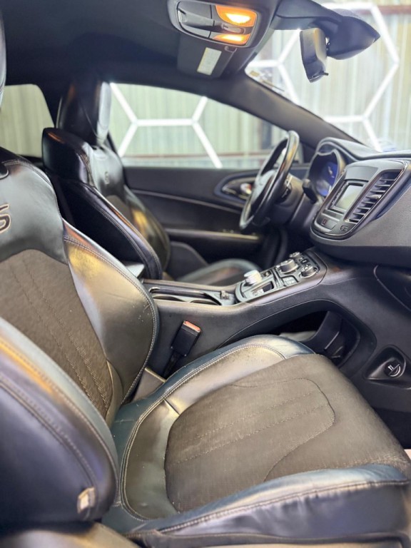 2015 Chrysler 200 Image 14