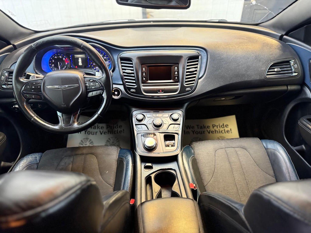 2015 Chrysler 200 Image 19